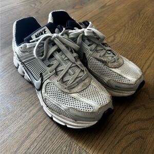 Nike Vomero 5 Women’s Sneakers